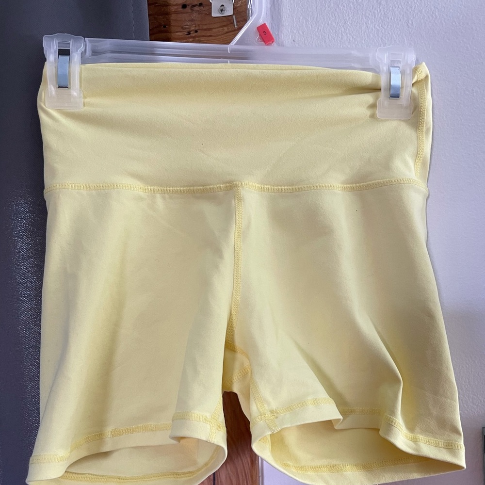 ECHT Pastel yellow